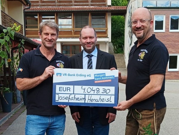 Henaheisl e.V. spendet über 4.000 Euro Henaheisl e.V. spendet über 4.000 Euro