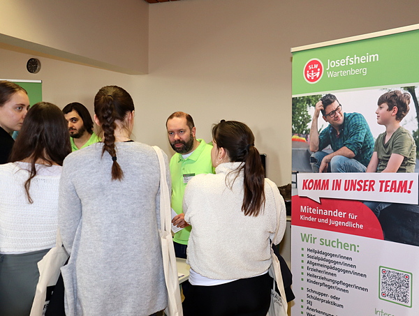 Stiftung SLW Altötting zu Besuch in der Fachakademie Starkheim