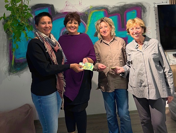 Erlös der Faschingsrevue als Spende übergeben